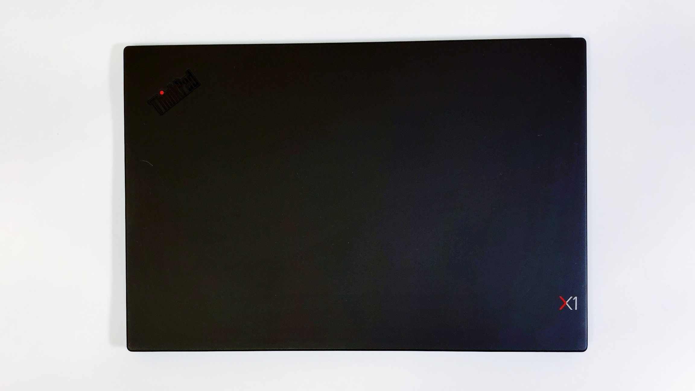 ThinkPad X1carbon正面画像