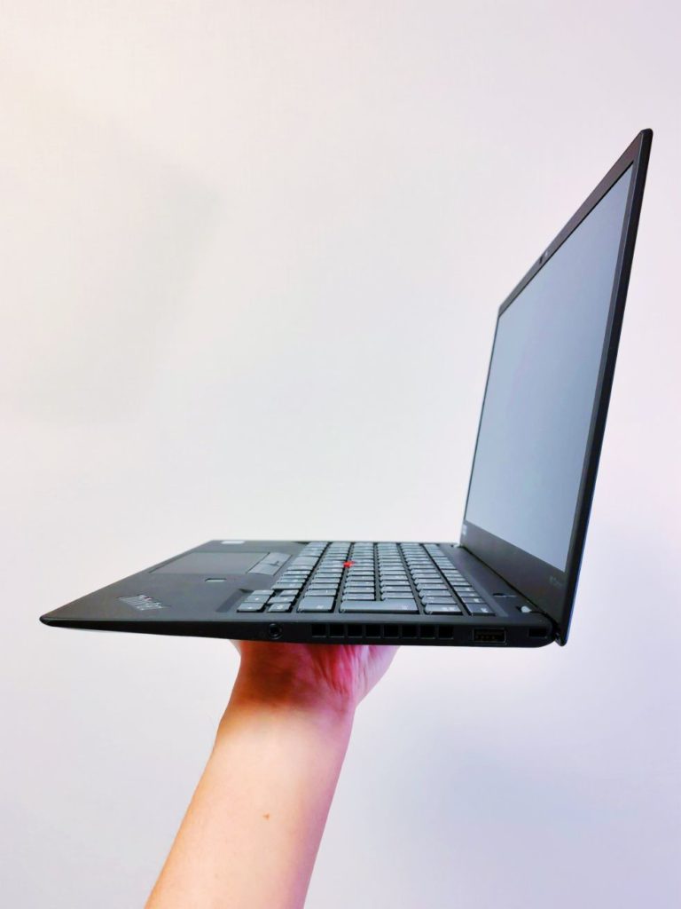 ThinkPad X1carbon 右側面