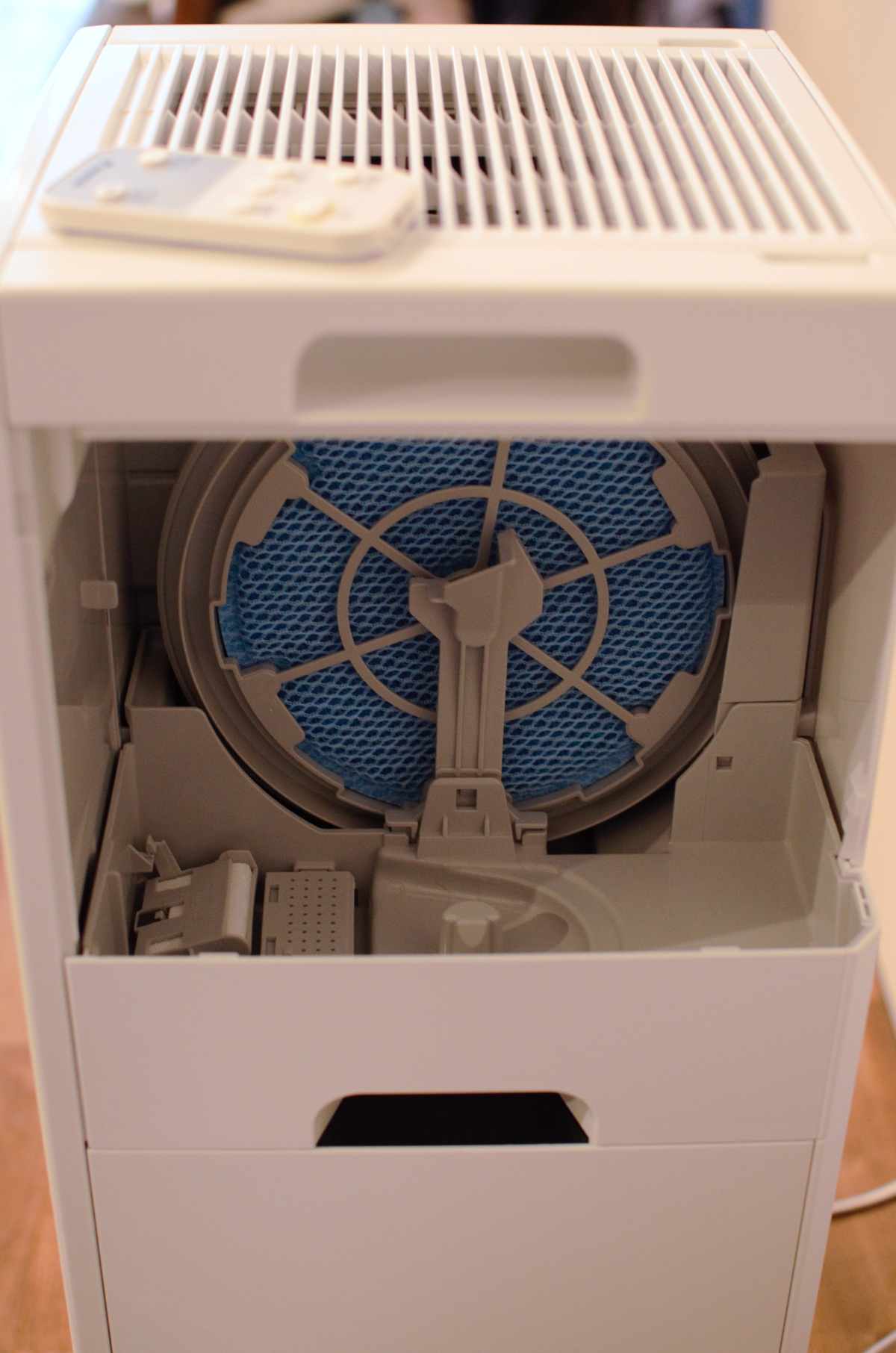 ダイキンMCK55W(給水タンク外した状態)